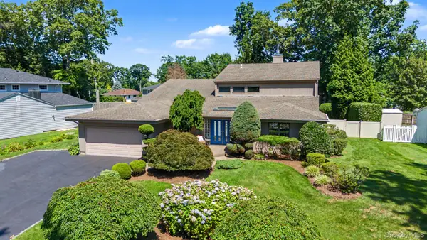 15 Pimlico Drive, Commack, NY 11725