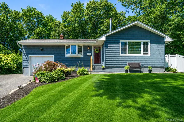 14 Antler Lane, South Setauket, NY 11720