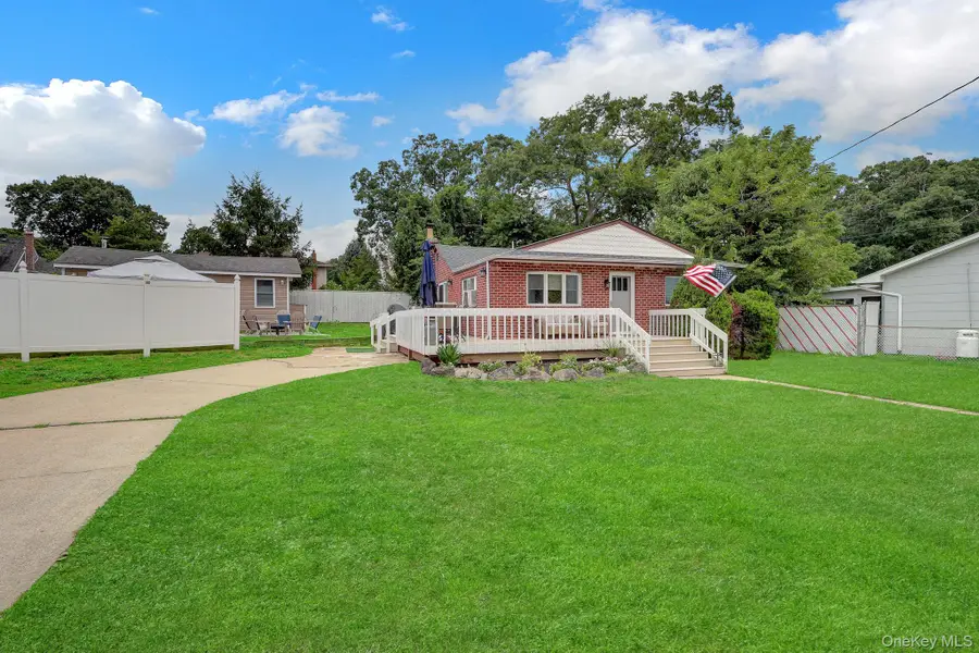 629 East Drive, Lindenhurst, NY 11757 - #3