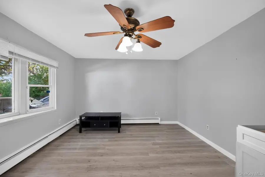 3 Hickory Place, Bay Shore, NY 11706 - #3