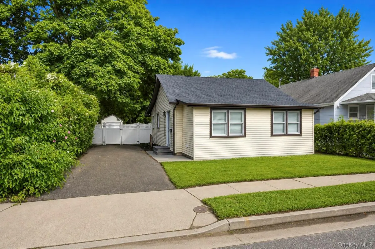 31 Oakland Avenue, Port Jefferson Station, NY 11776 - #1