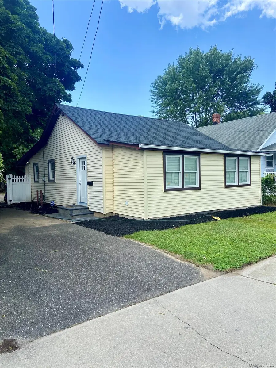 31 Oakland Avenue, Port Jefferson Station, NY 11776 - #2
