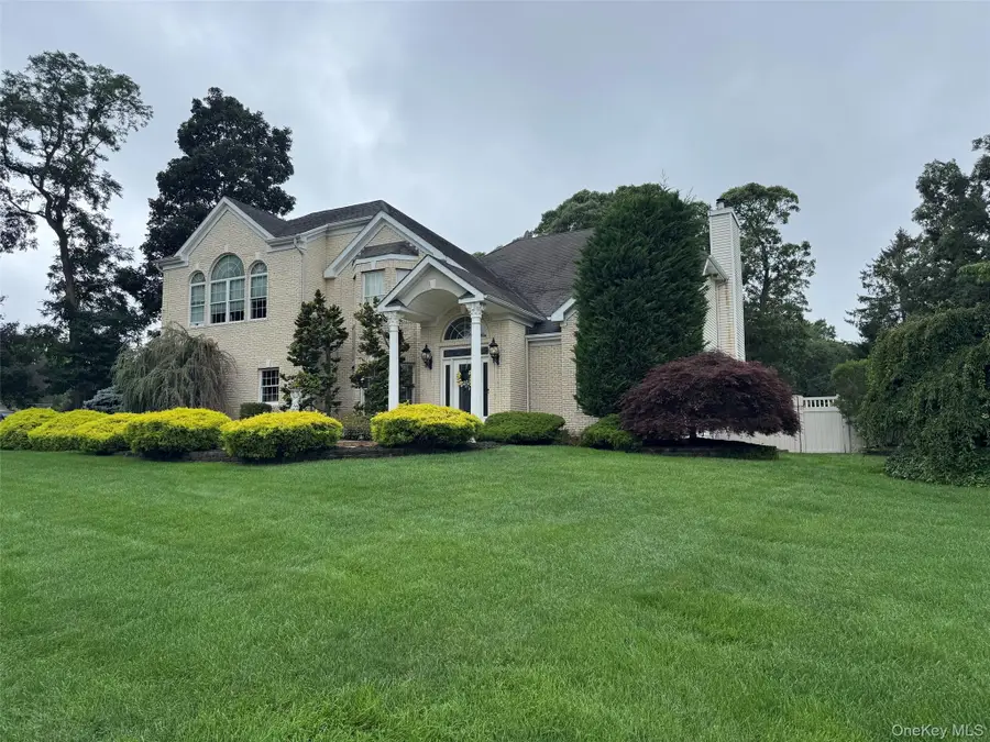 2 Hamilton Place, Lake Grove, NY 11755 - #2