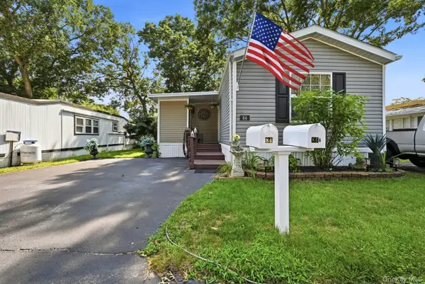 37 Hubbard Avenue #84, Riverhead, NY 11901
