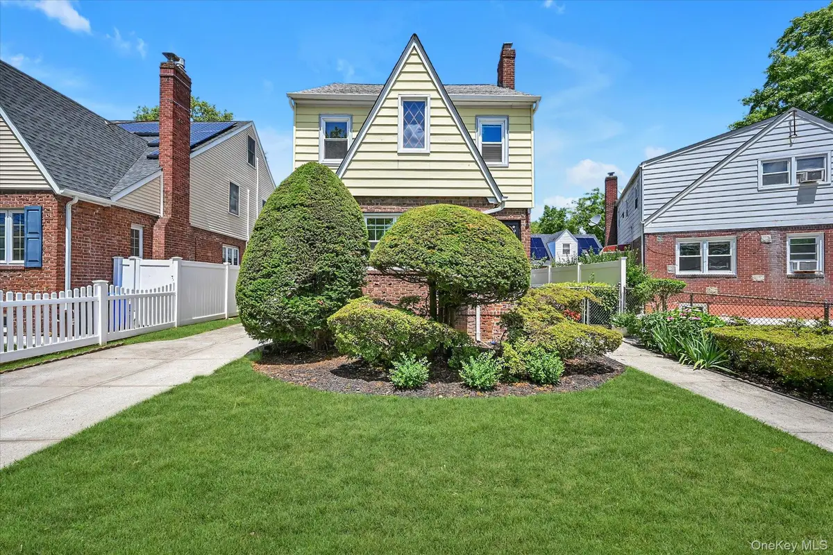 236-11 Seward Avenue, Bellerose Manor, NY 11427 - #1