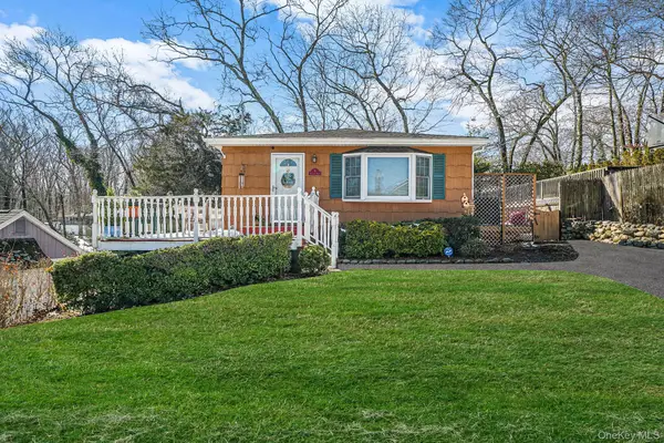 6 Hillside Road, Sound Beach, NY 11789