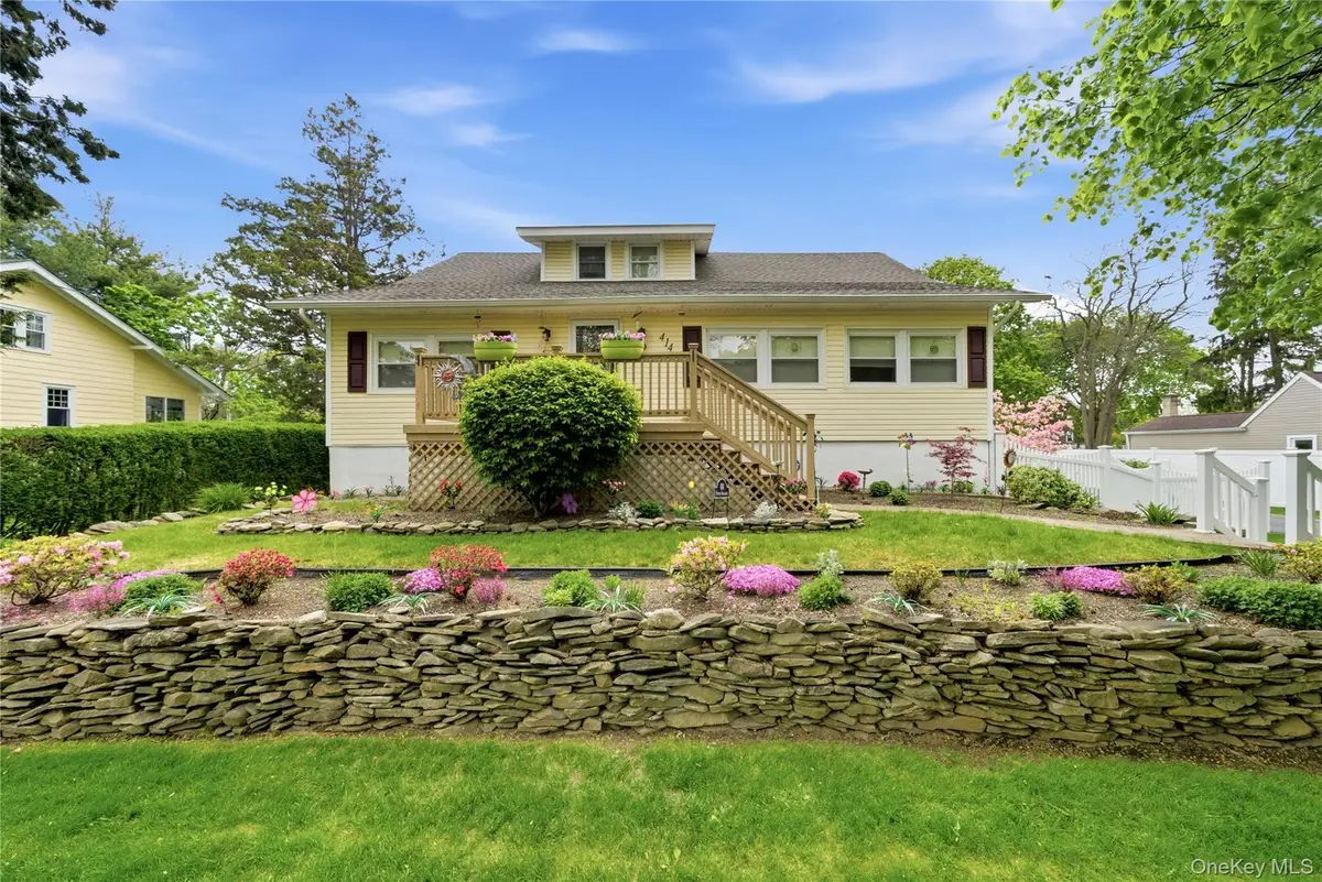 414 Potter Boulevard, Brightwaters, NY 11718 - #1