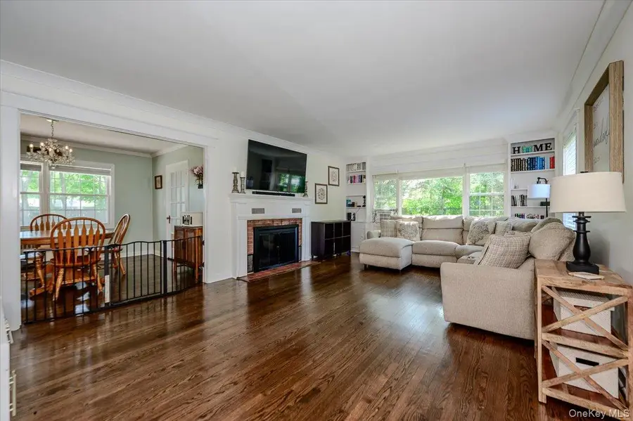 22 Manitton Court, Islip, NY 11751 - #3