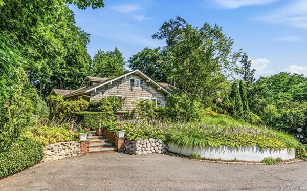 18 Crescent Road, Great Neck, NY 11021