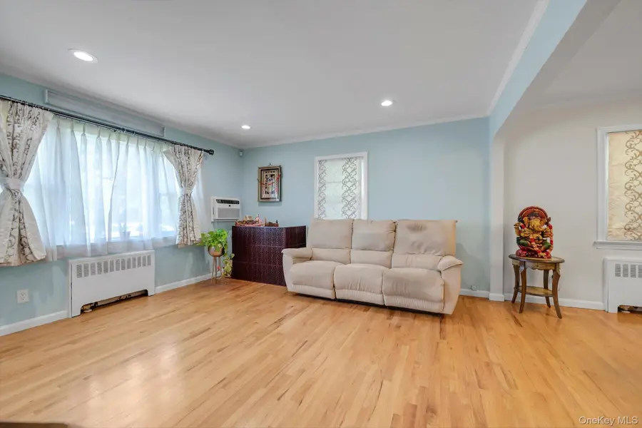 276 85th Avenue, Floral Park, NY 11001 - #3