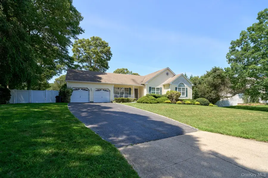 11 Embassy Road, Selden, NY 11784 - #3