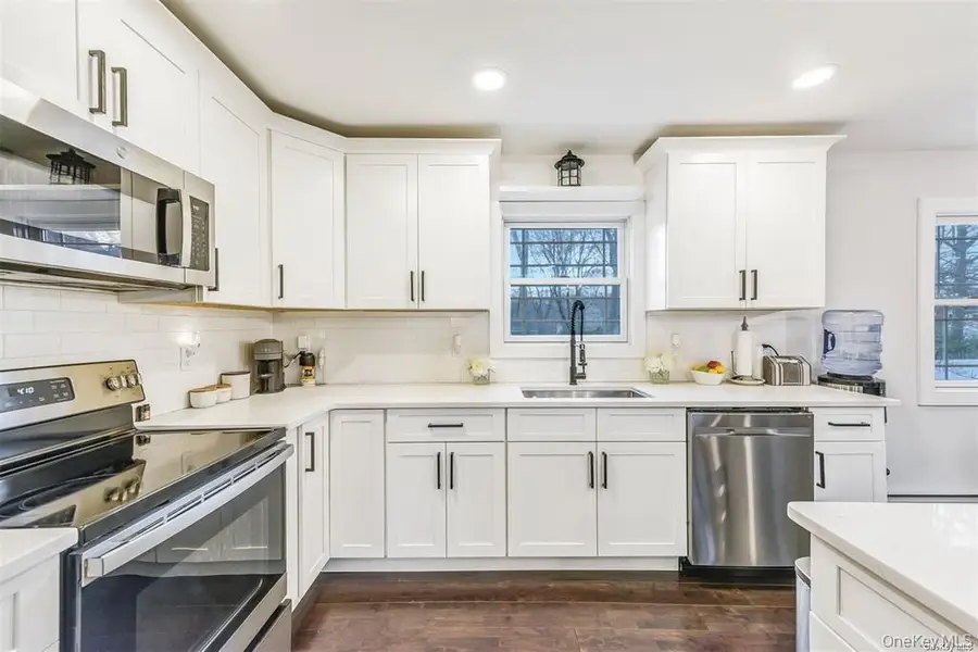 10 Shenandoah Boulevard, Port Jefferson Station, NY 11776 - #3