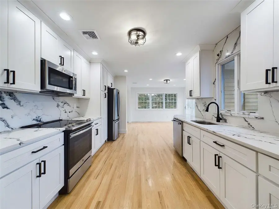 37 Storyland Lane, East Setauket, NY 11733 - #2