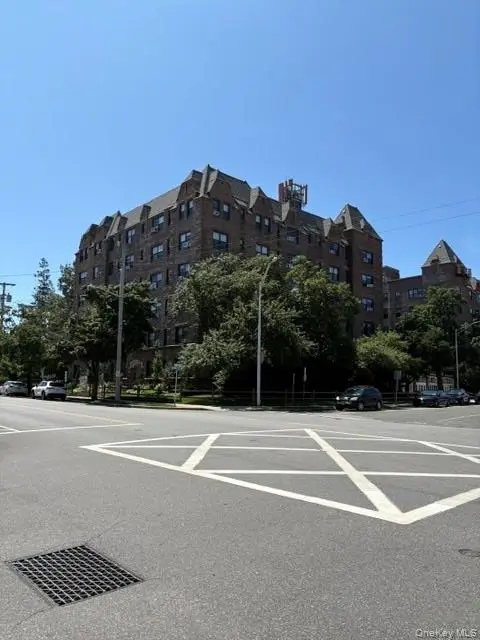 141 Woodmere Boulevard #4B, Woodmere, NY 11598