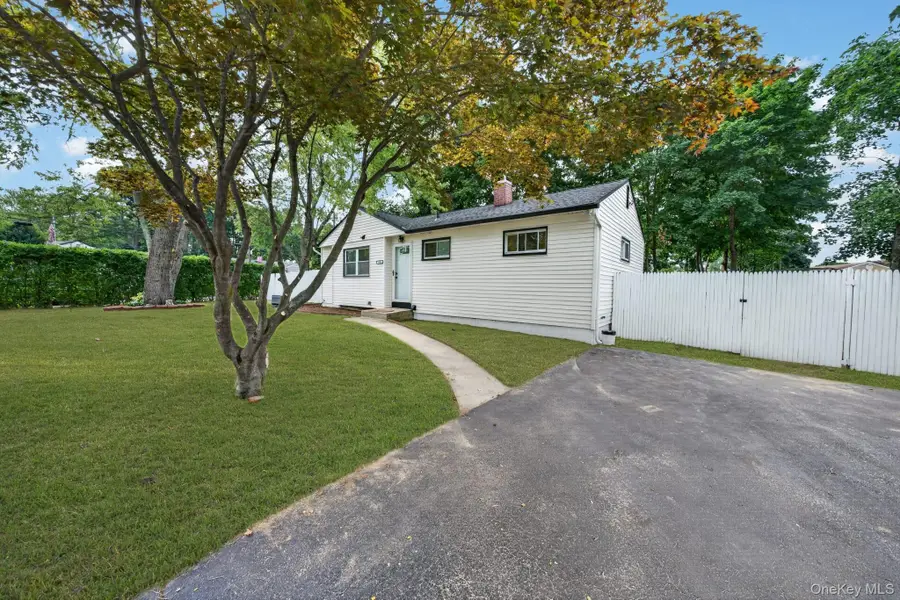 2602 Knickerbocker Avenue, Medford, NY 11763 - #2