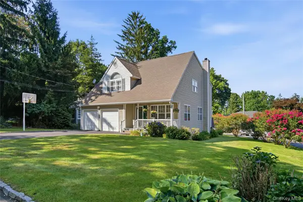 8 Crossman Road, Centerport, NY 11721