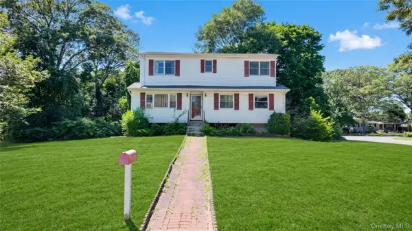2 Custom Lane, Port Jefferson, NY 11776