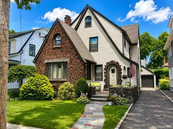 19 Cypress Street, Floral Park, NY 11001