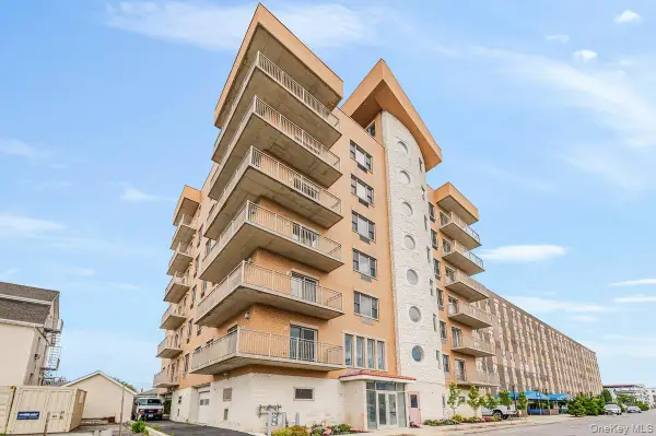 661 W Broadway #404, Long Beach, NY 11561