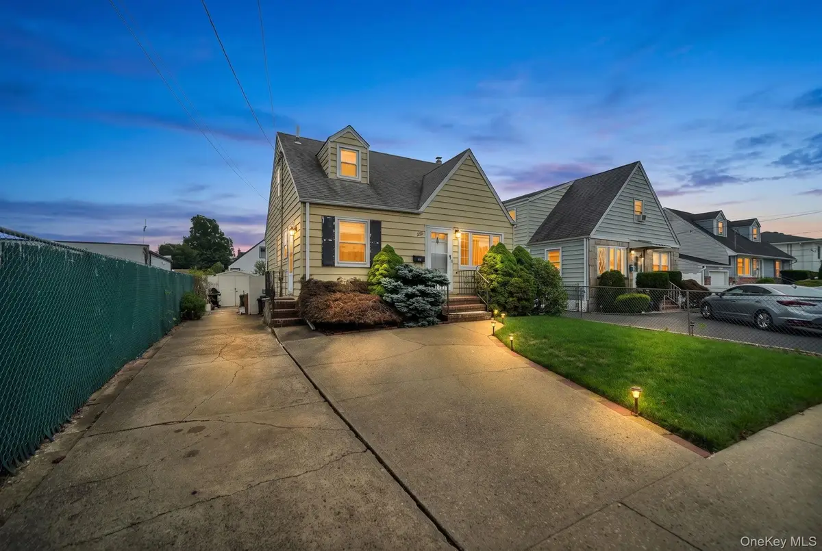 6 Lippold Street, Merrick, NY 11566 - #1