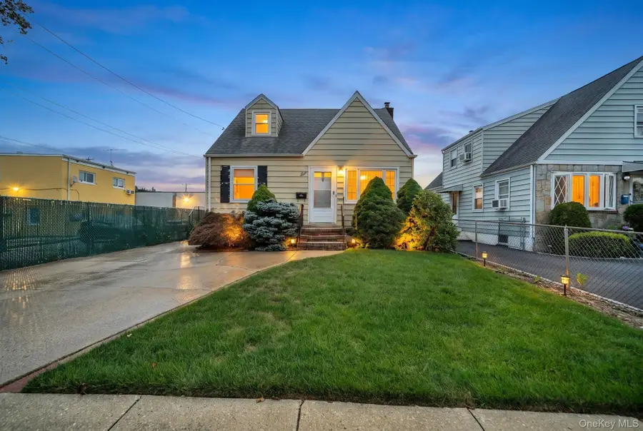 6 Lippold Street, Merrick, NY 11566 - #2