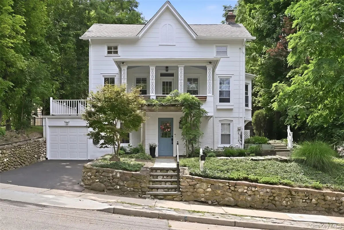 18 Washington Place, Northport, NY 11768 - #1