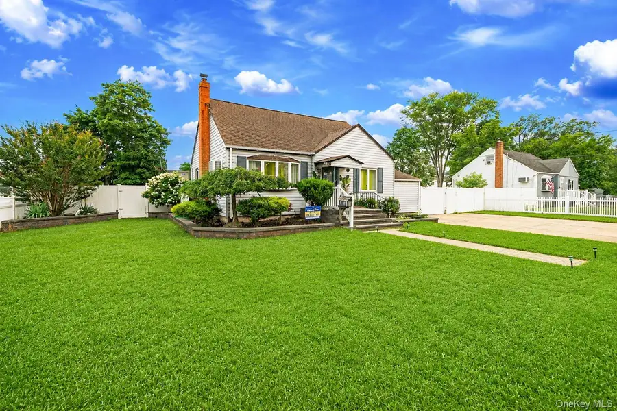 341 12th Street, West Babylon, NY 11704 - #3