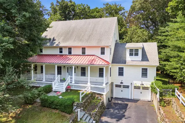 17 Nadworny Lane, Stony Brook, NY 11790