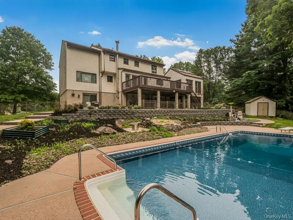 8 Fairgreen Court, Cortlandt Manor, NY 10567 - #1