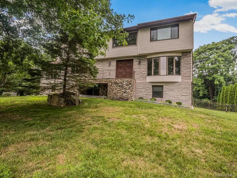 8 Fairgreen Court, Cortlandt Manor, NY 10567 - #2