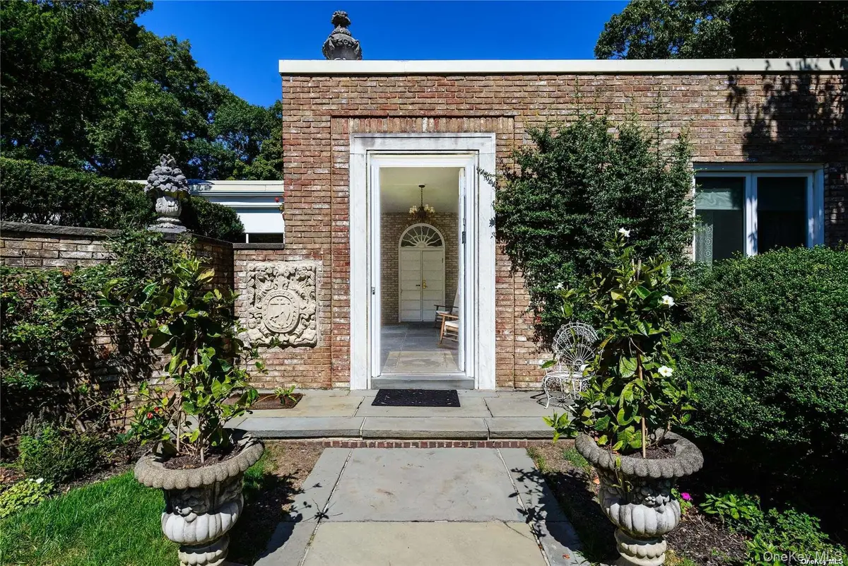 153 Royston Lane, Oyster Bay Cove, NY 11771 - #1