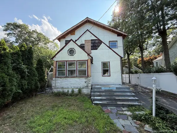 1014 Washington Drive, Centerport, NY 11721