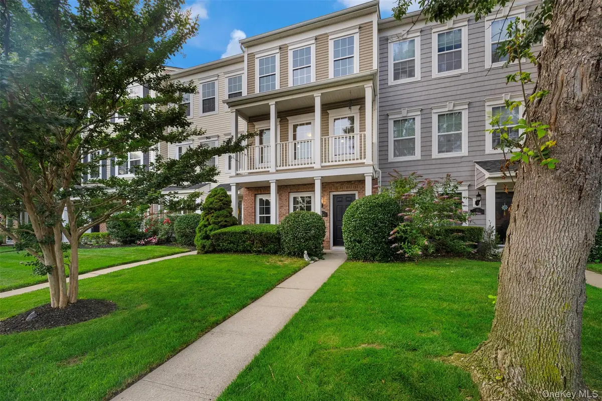 14 Maler Lane, Patchogue, NY 11772 - #1