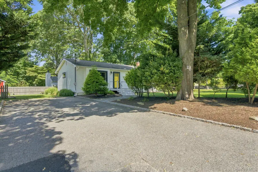 20 Lynbrook Drive, Sound Beach, NY 11789 - #3