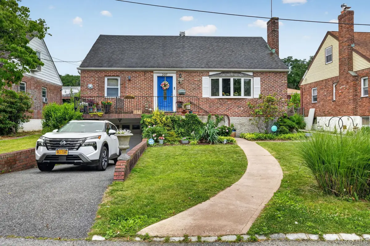 207 Clunie Avenue, Yonkers, NY 10703 - #1