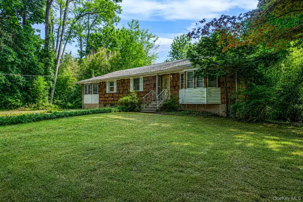 11 Radio Avenue, Miller Place, NY 11764