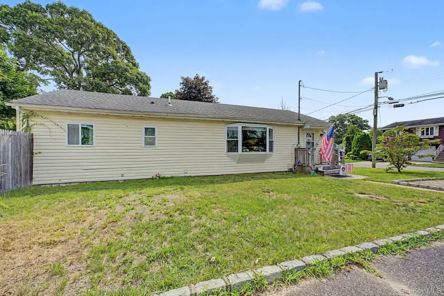 257 Elizabeth Avenue, Holbrook, NY 11741 - #2