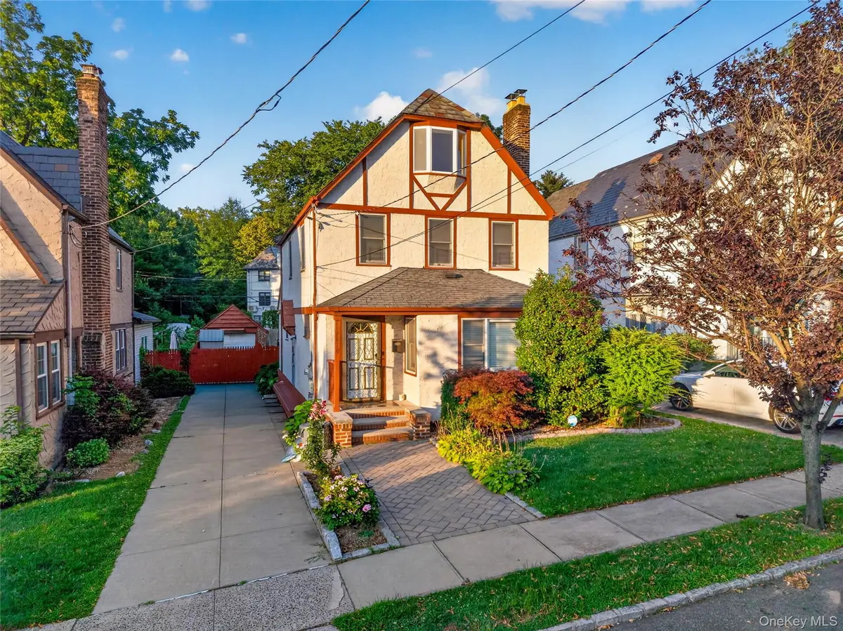 46-19 Iris Lane, Great Neck, NY 11020 - #1