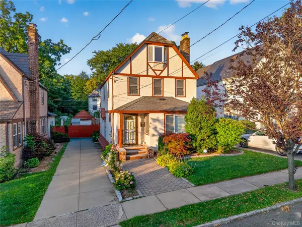 46-19 Iris Lane, Great Neck, NY 11020
