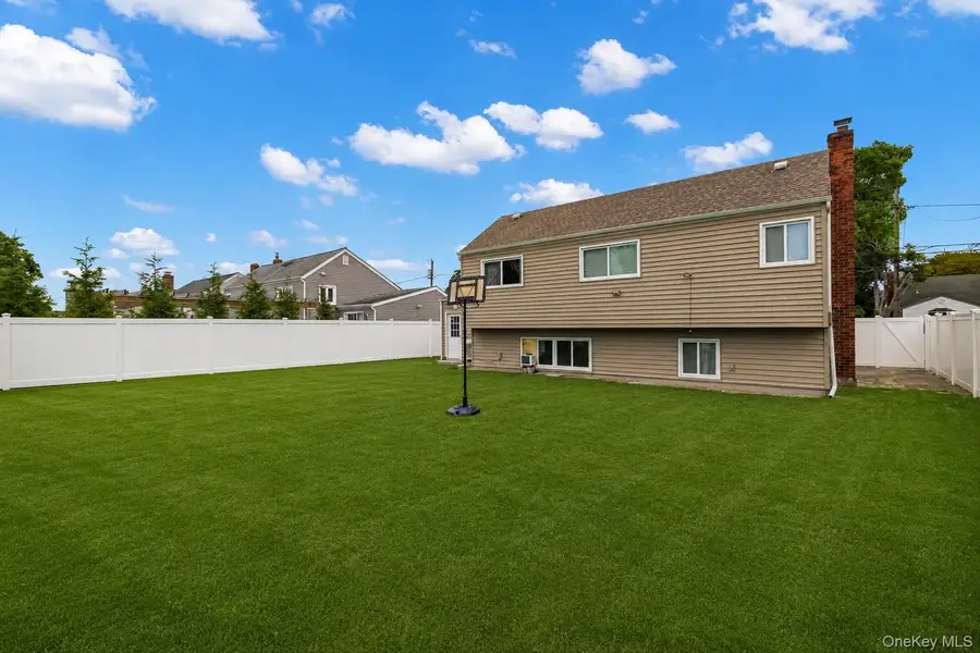 92 W 21st Street, Deer Park, NY 11729 - #2