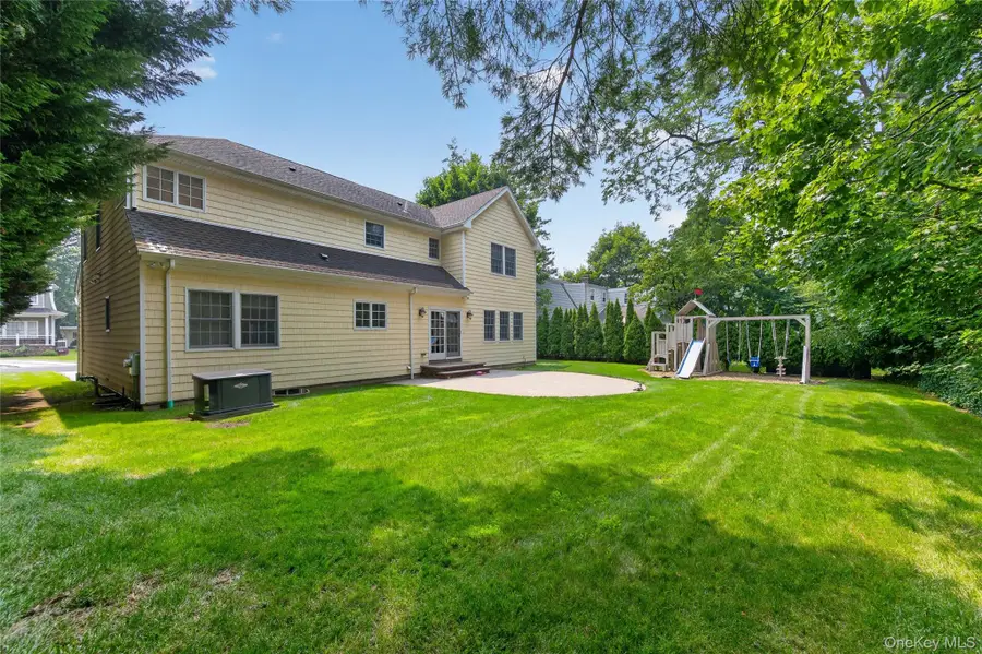 136 Circle Drive, Roslyn Heights, NY 11577 - #3