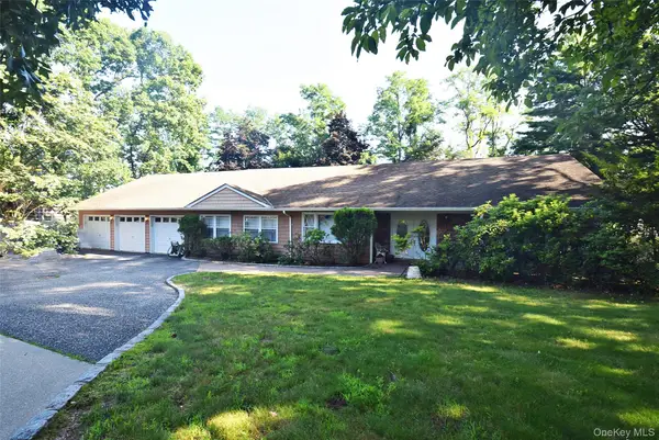 29 Ivy Hill Drive, Hauppauge, NY 11787
