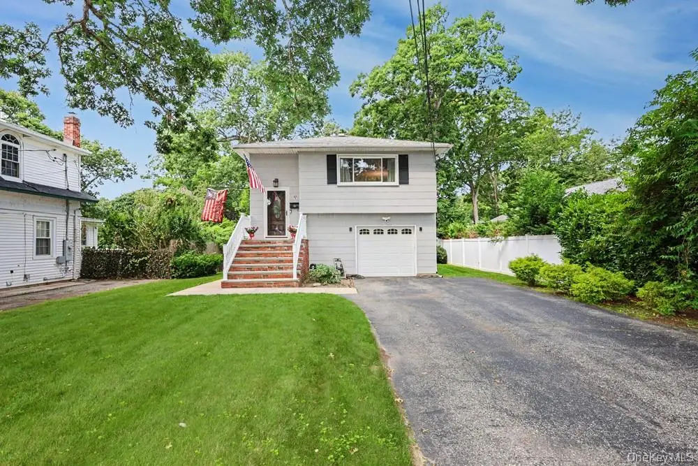 555 N Windsor Avenue, Brightwaters, NY 11718 - #1