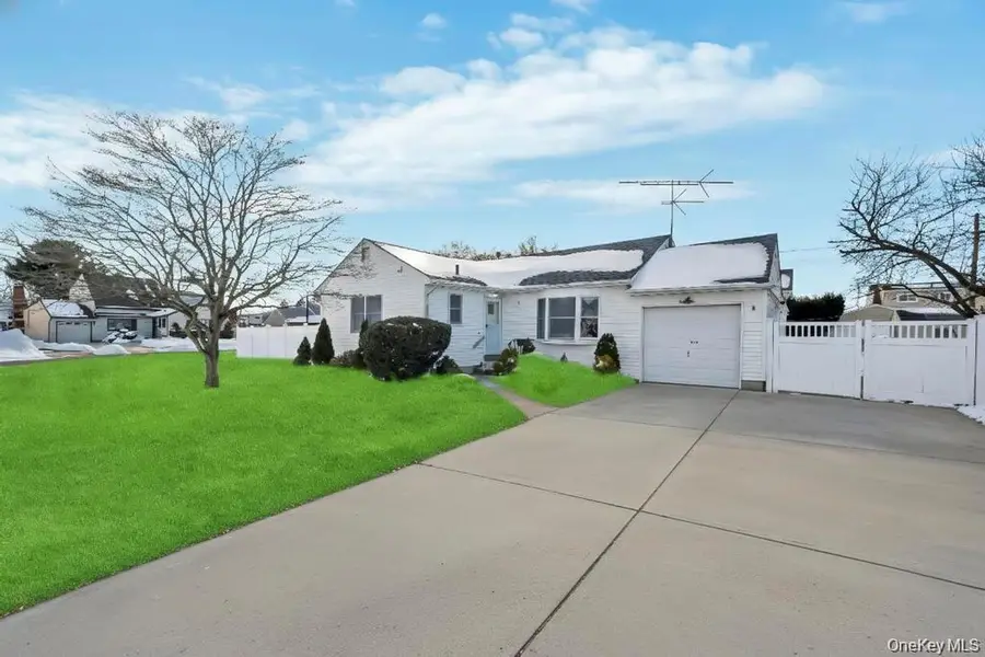 4 Adams Street, Hicksville, NY 11801 - #2