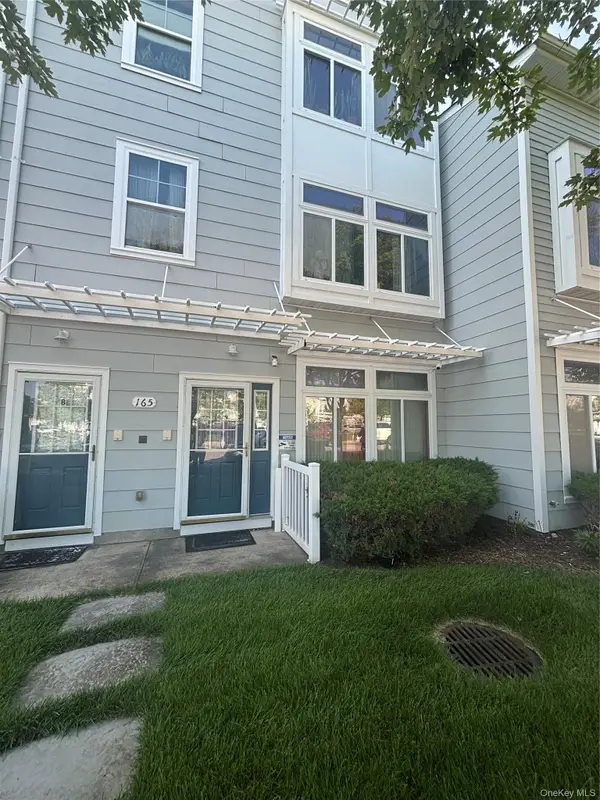 165 Commodore Circle W, Arverne, NY 11692