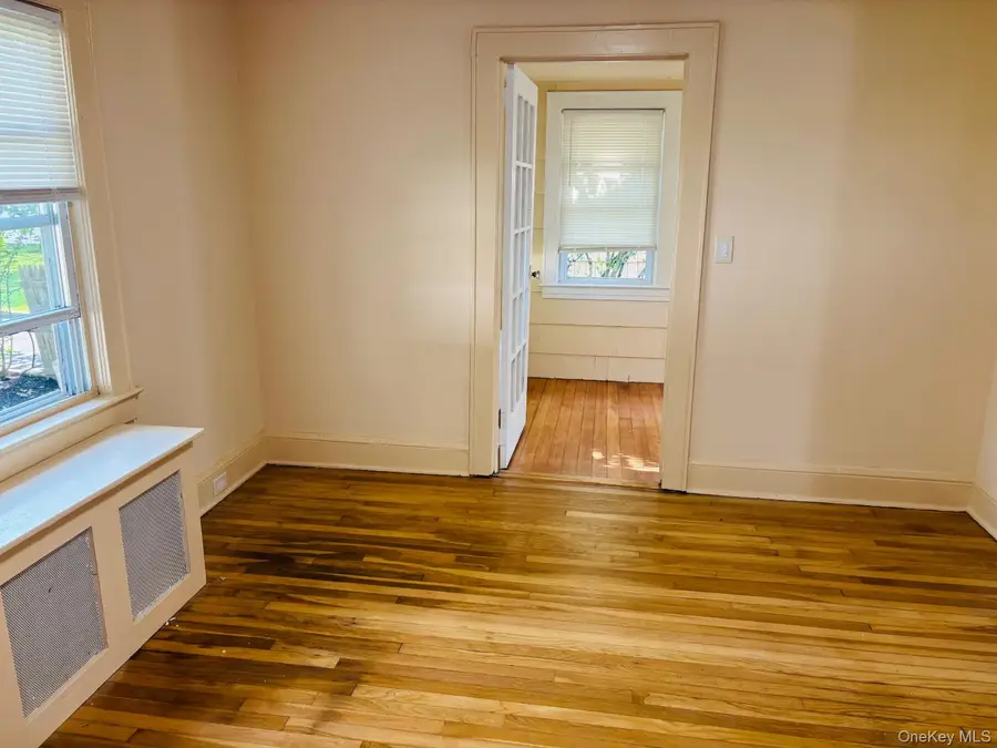 29 Roosevelt Street, Glen Cove, NY 11542 - #3