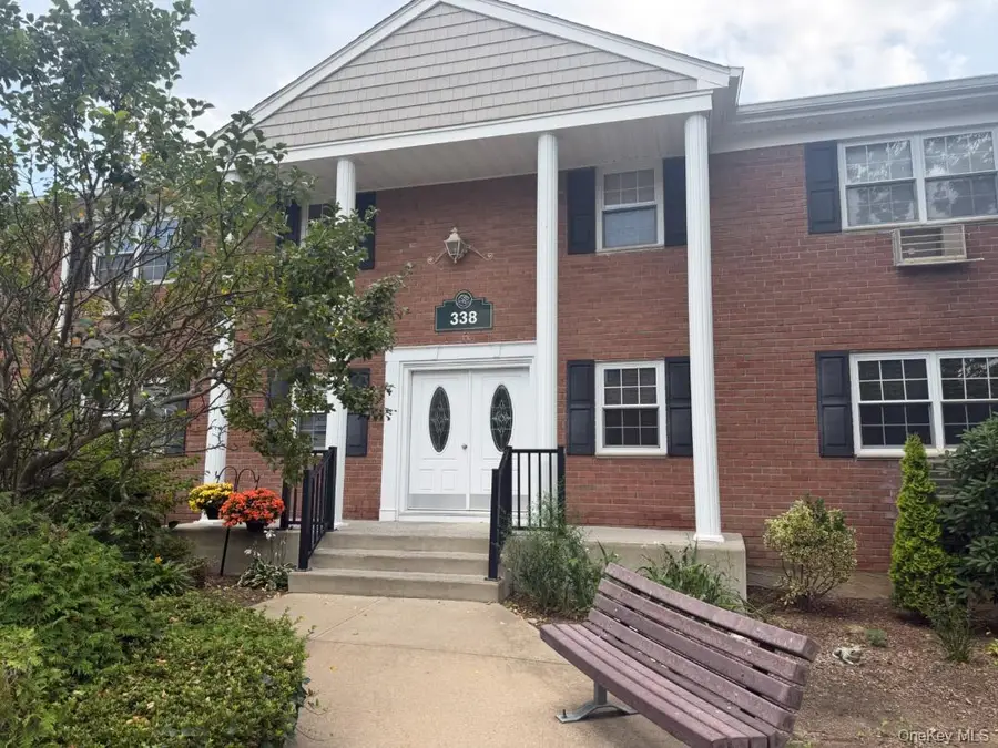 338 Lakeland Avenue #6 E, Sayville, NY 11782 - #3