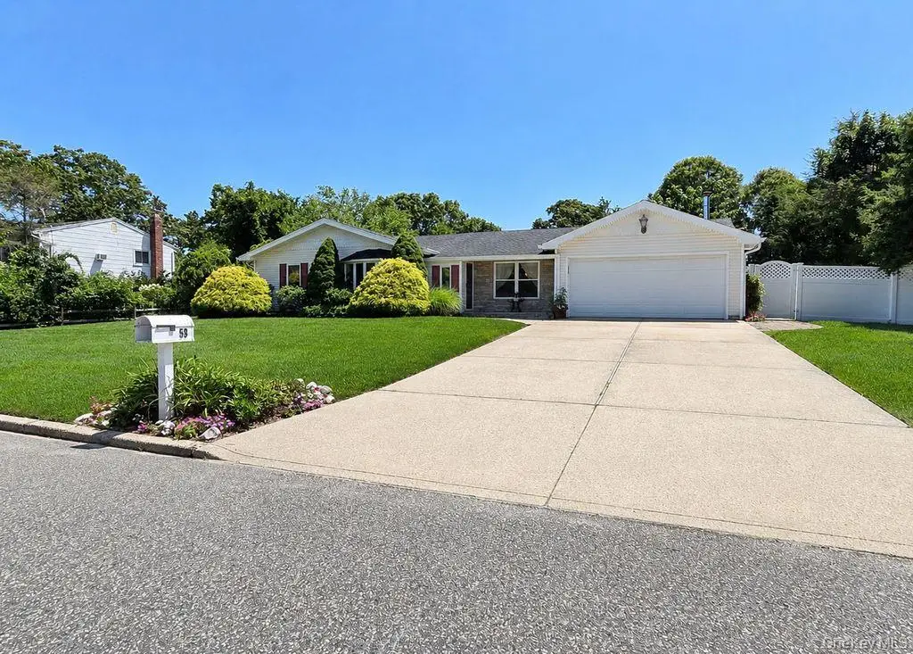 53 Orleans Green, Coram, NY 11727 - #1