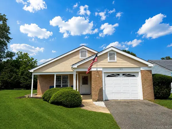 545 Stratford Lane, Ridge, NY 11961
