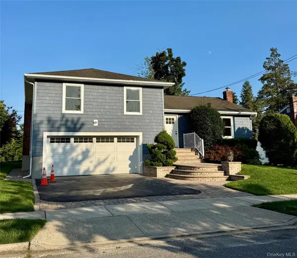 12 Cranberry Lane, Plainview, NY 11803